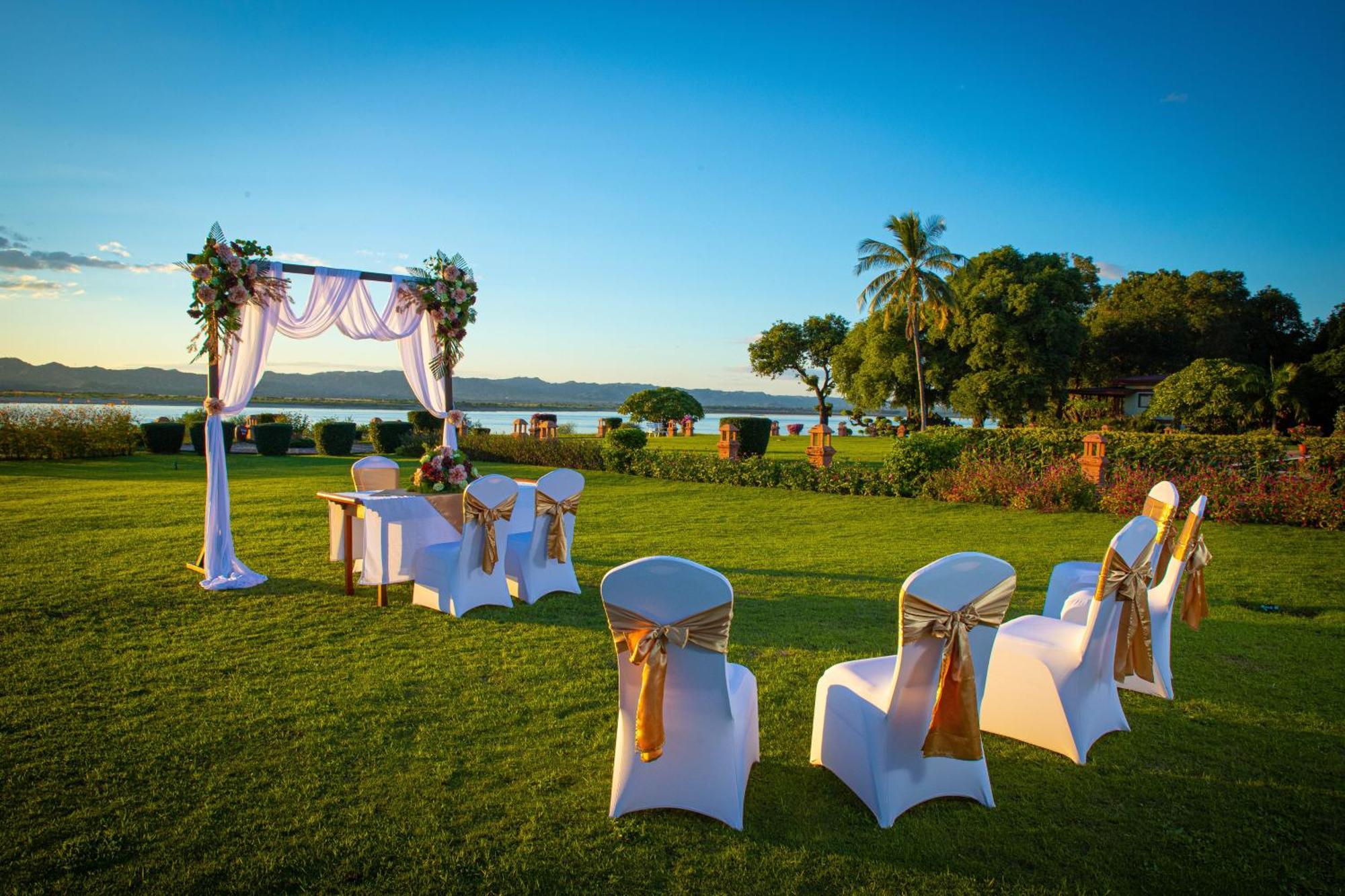 Bagan Thiripyitsaya Sanctuary Resort Buitenkant foto